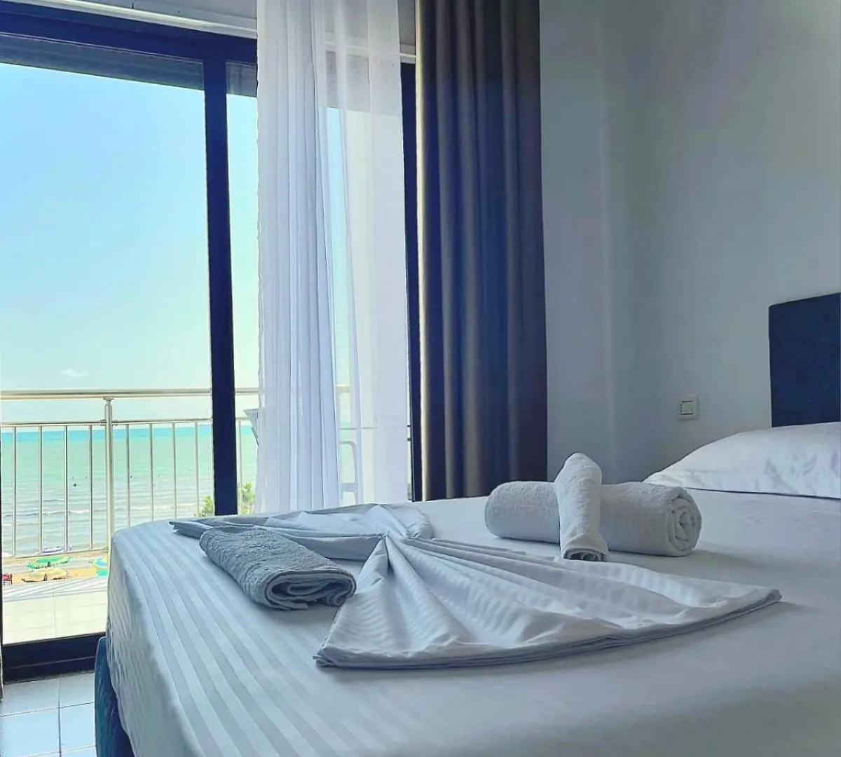 Blue Eye Restaurant And Hotel Durrës